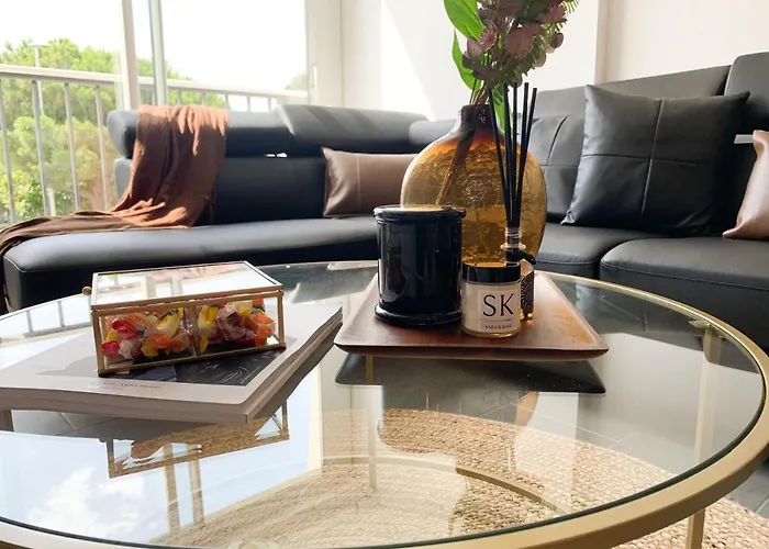 Appartement En Plein Centre-Ville, A Proximite De Toutes Les Commodites Et A Seulement 500M De La Mer