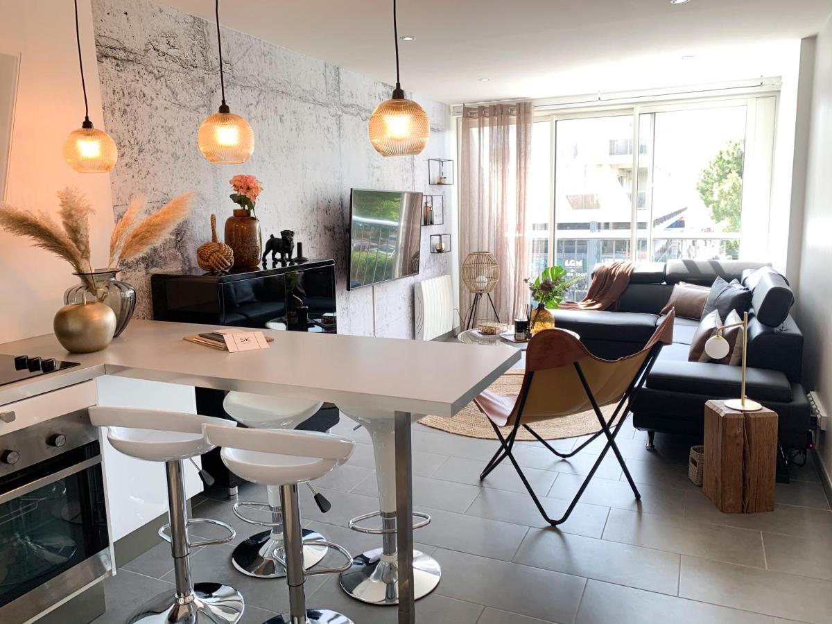 Apartment En Plein Centre-ville, A Proximite De Toutes Les Commodites Et A Seulement 500m De La *
